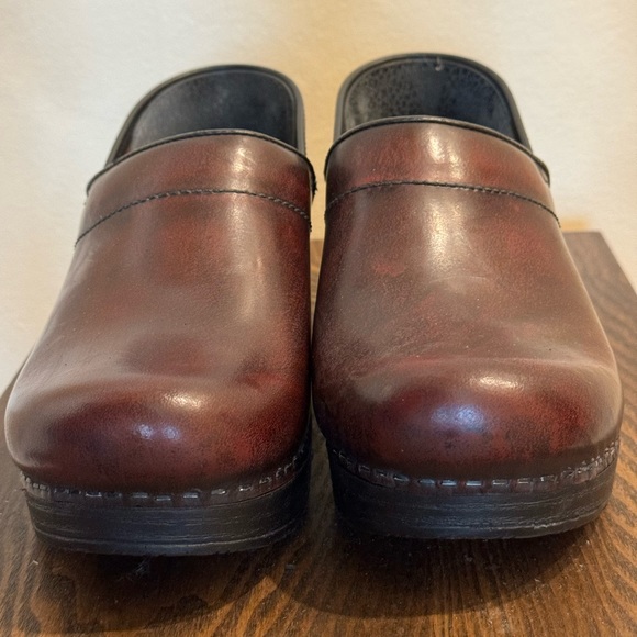 Dansko Professional Clogs - Cordovan Size 38 - Picture 5 of 7